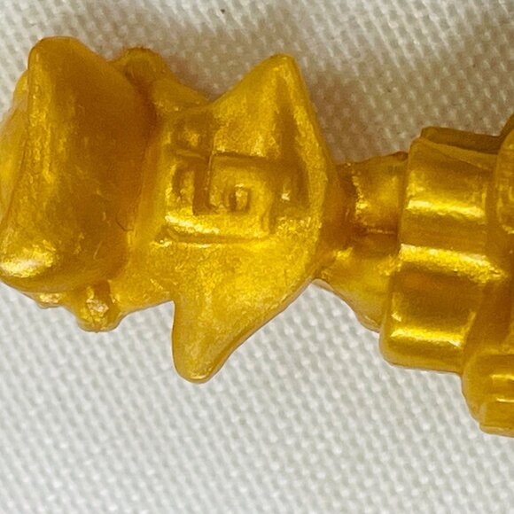 Moose Toys Treasure X Kings Gold Hunter El Lustro Figure With Staff and Shield - Picture 7 of 11